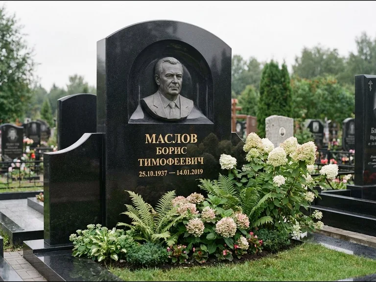 Памятник с барельефом — выполненная работа 11 в Саратове