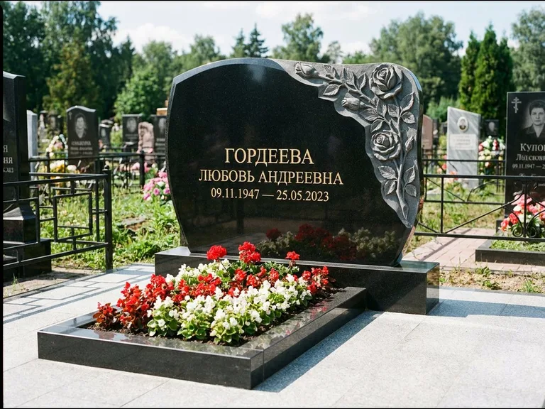 Памятник с барельефом — выполненная работа 16 в Саратове