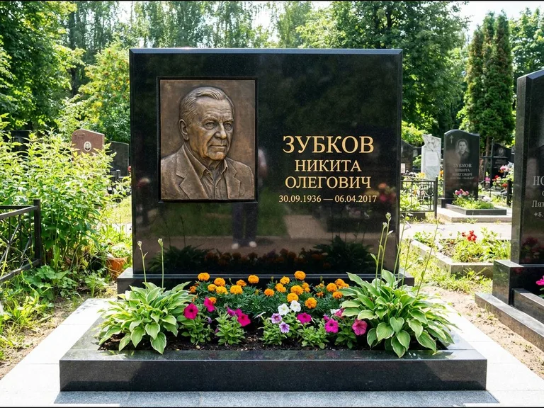 Памятник с барельефом — выполненная работа 19 в Саратове