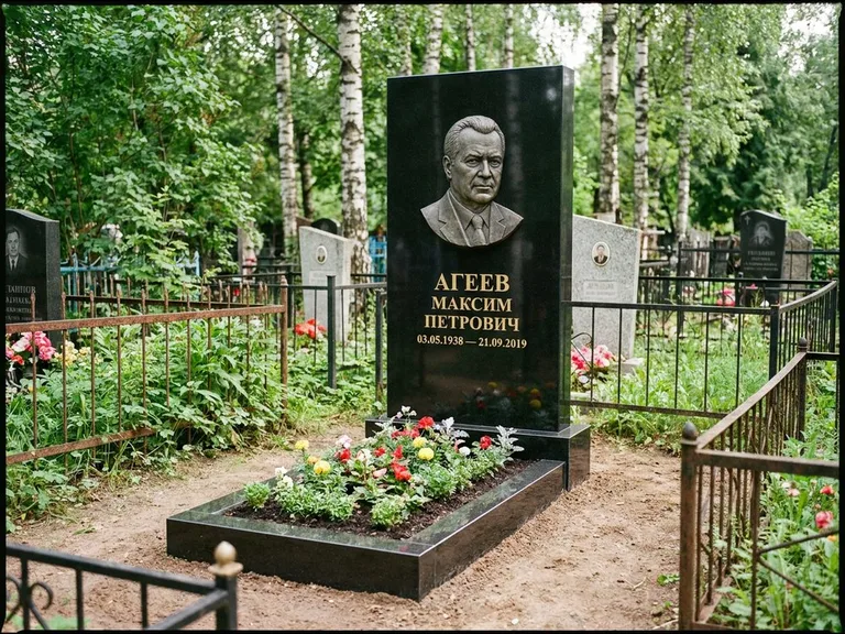 Памятник с барельефом — выполненная работа 1 в Саратове