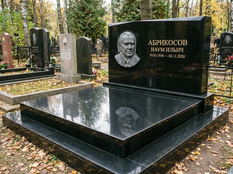 Памятник с барельефом — выполненная работа 37 в Саратове
