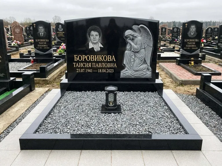 Памятник с барельефом — выполненная работа 38 в Саратове