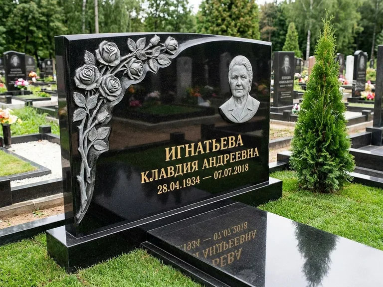 Памятник с барельефом — выполненная работа 45 в Саратове
