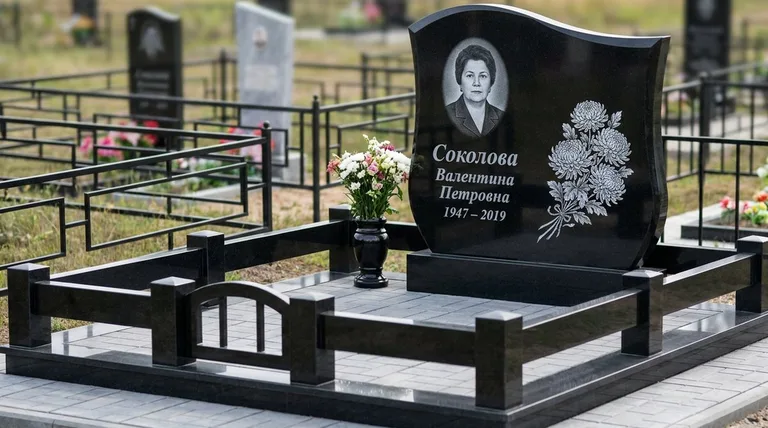 Памятник с гравировкой хризантем — выполненная работа «Соколова» в Саратове