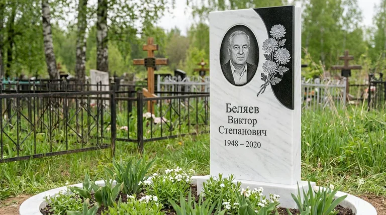 Памятник с гравировкой хризантем — выполненная работа «Беляев» в Саратове
