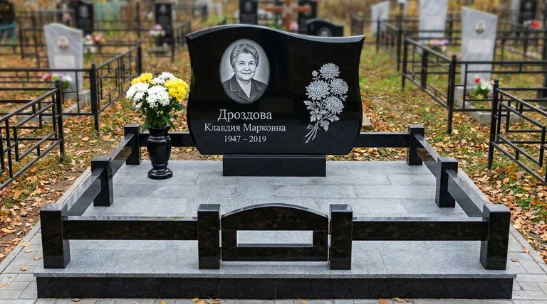 Памятник с гравировкой хризантем — выполненная работа «Дроздова» в Саратове