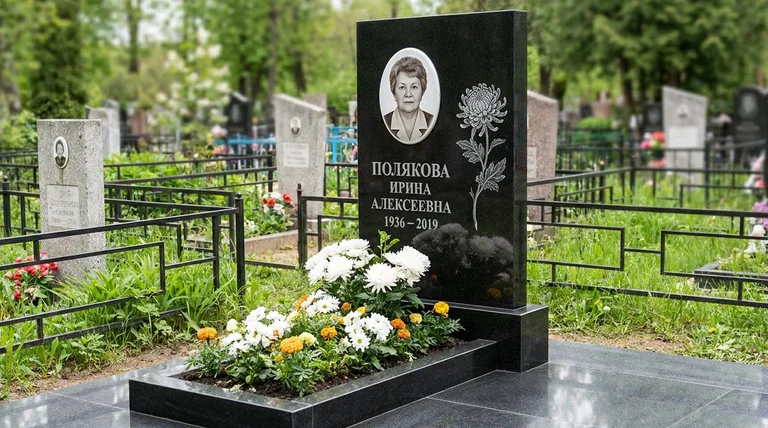 Памятник с гравировкой хризантем — выполненная работа «Полякова» в Саратове