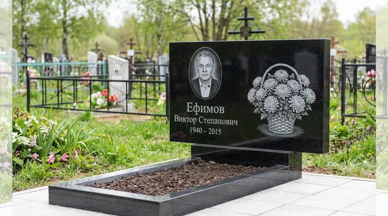 Памятник с гравировкой хризантем — выполненная работа «Ефимов» в Саратове