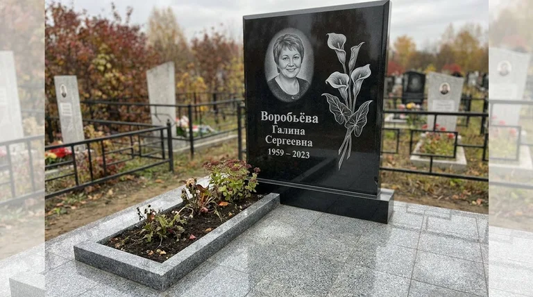 Памятник с гравировкой калл — выполненная работа «Воробьёва» в Саратове