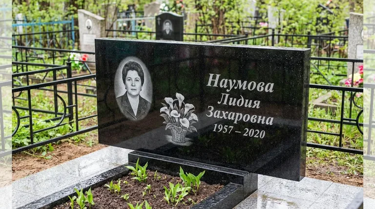 Памятник с гравировкой калл — выполненная работа «Наумова» в Саратове