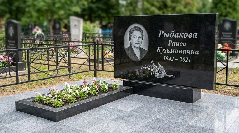 Памятник с гравировкой ландышей — выполненная работа «Рыбакова» в Саратове