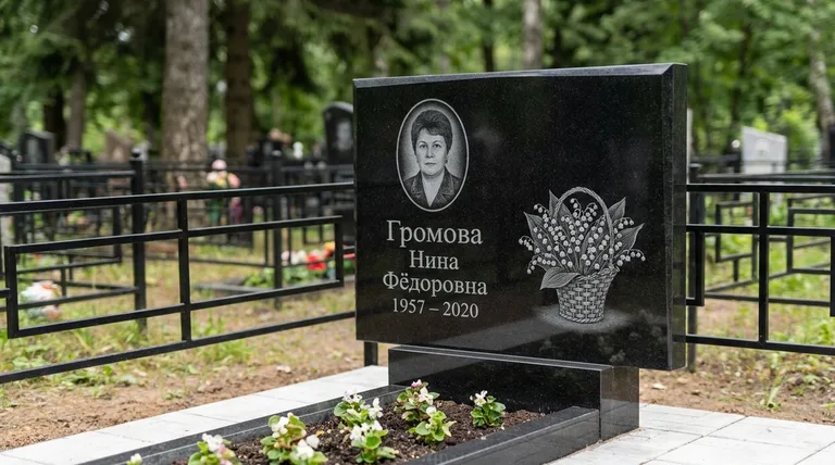 Памятник с гравировкой ландышей — выполненная работа «Громова» в Саратове