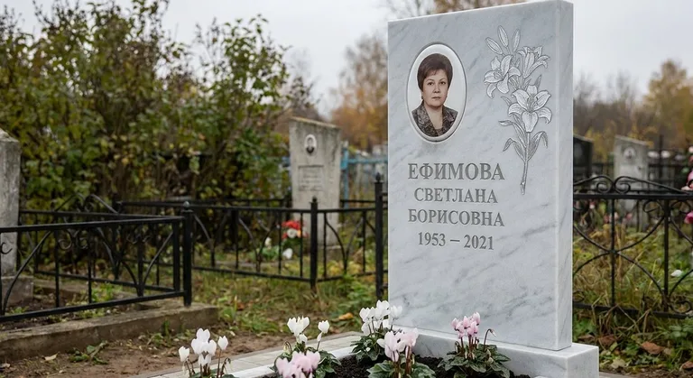 Памятник с гравировкой лилий — выполненная работа «Ефимова» в Саратове