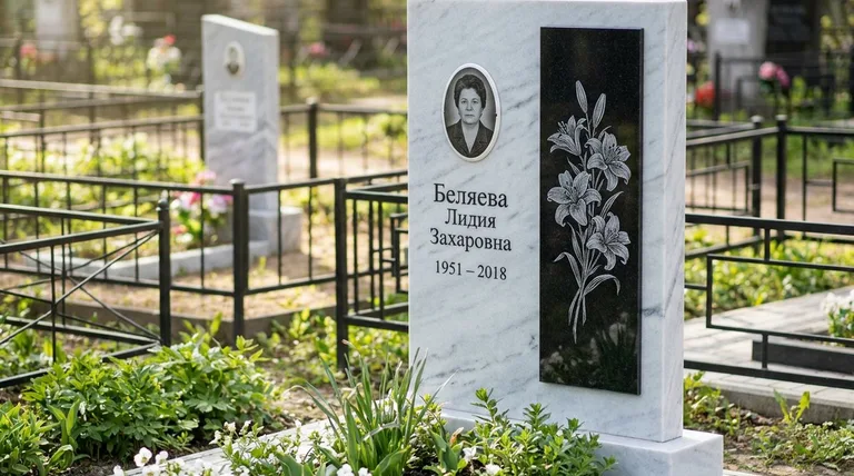 Памятник с гравировкой лилий — выполненная работа «Беляева» в Саратове
