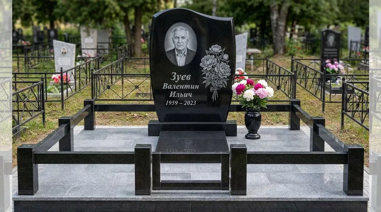 Памятник с гравировкой пионов — выполненная работа «Зуев» в Саратове