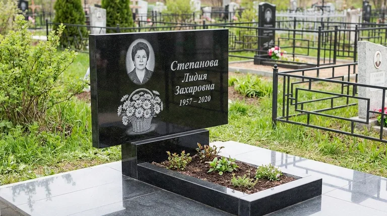 Памятник с гравировкой ромашек — выполненная работа «Степанова» в Саратове