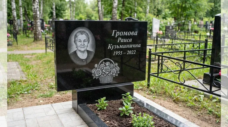 Памятник с гравировкой роз — выполненная работа «Громова» в Саратове