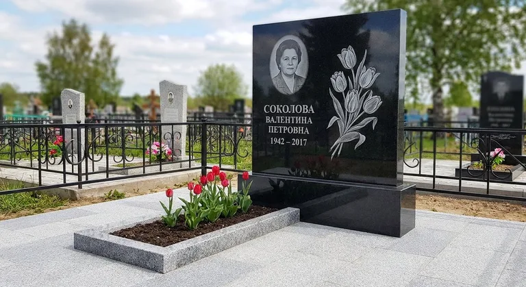 Памятник с гравировкой тюльпанов — выполненная работа «Соколова» в Саратове