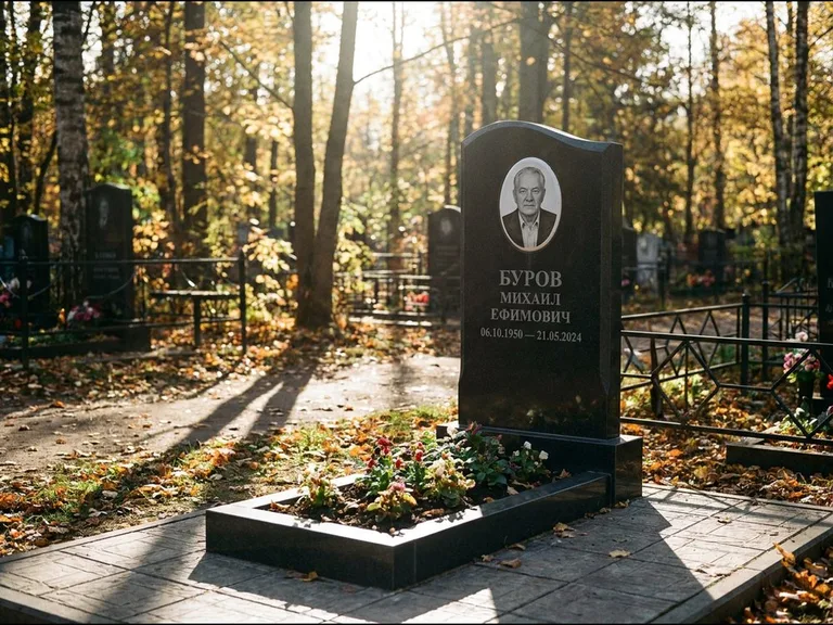 Овальный керамический портрет — установленная работа в Саратове