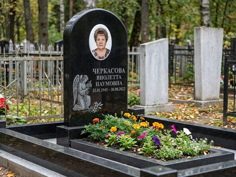 Памятник с гравировкой ангела — гравировка ангела с крестом рядом с эпитафией, работа «Журавлёва» в Саратове