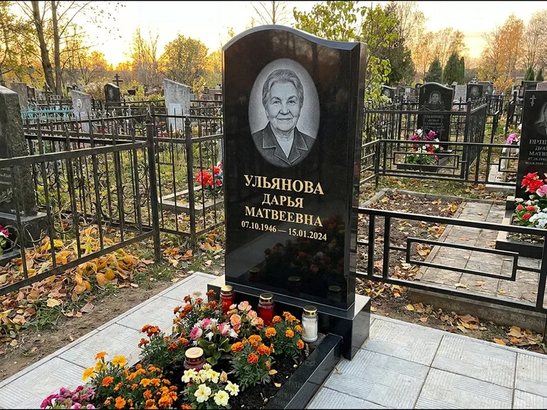 Гравировка портрета на чёрном граните — выполненная работа 12 в Саратове