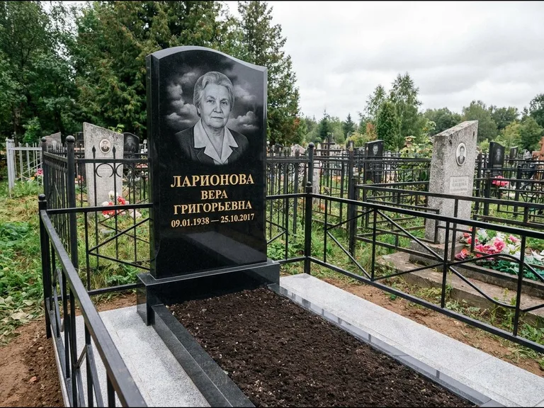 Гравировка портрета на чёрном граните — выполненная работа 16 в Саратове