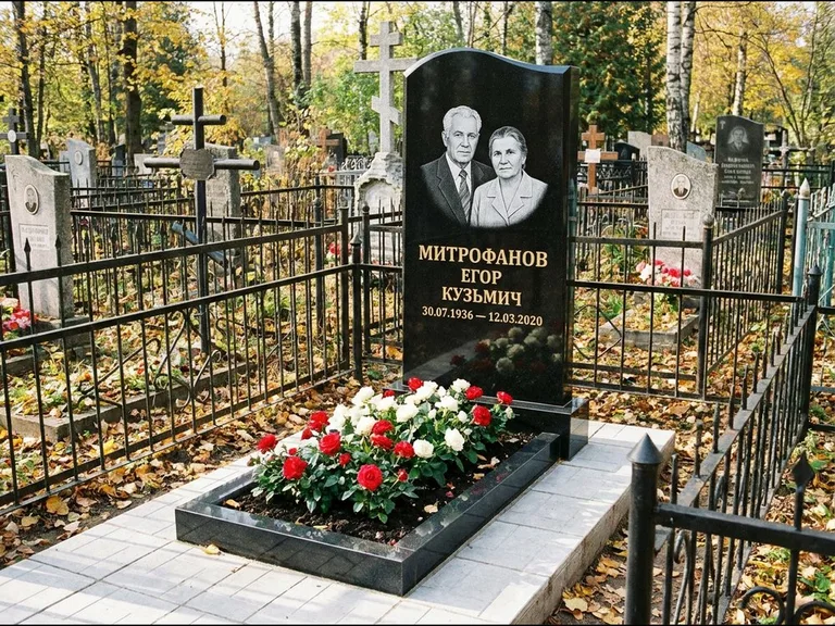 Гравировка портрета на чёрном граните — выполненная работа 17 в Саратове