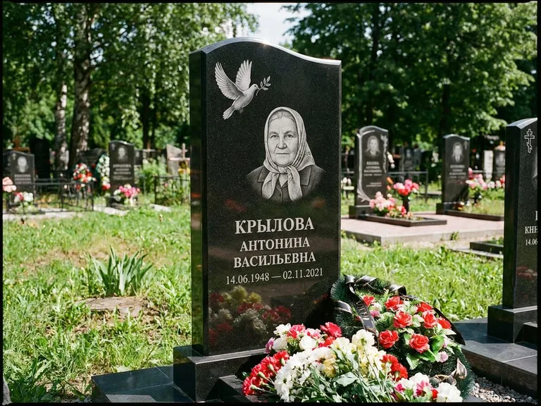 Памятник с гравировкой голубей — гравировка голубей, работа «Крылова» в Саратове