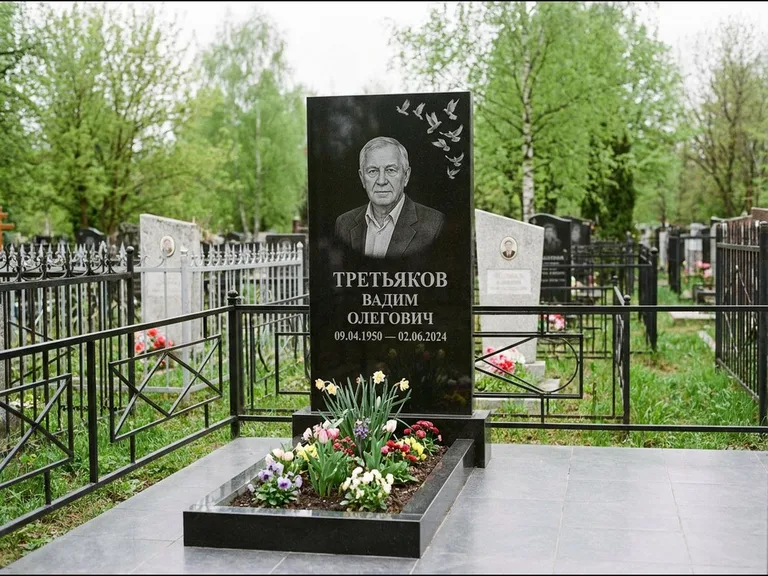 Памятник с гравировкой голубей — гравировка стаи голубей, взлетающей от угла стелы, работа «Третьяков» в Саратове