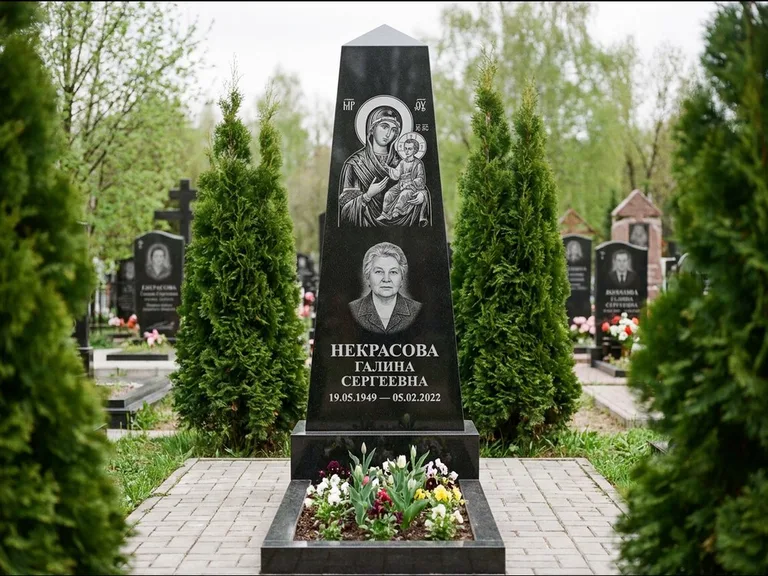 Памятник с гравировкой иконы — образ Николая Чудотворца, работа «Третьяков» в Саратове