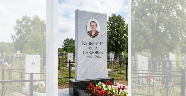Мраморный памятник, Памятники мастерской «Мастер Каменев» на кладбищах Саратова