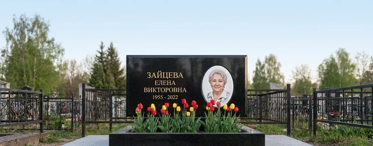 Памятник с оградой, Примеры памятников, установленных мастерской на кладбищах Саратова