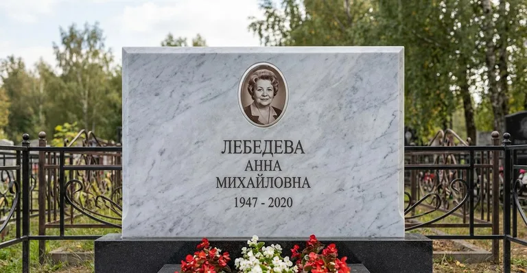Памятник с цветником, Примеры памятников, установленных мастерской на кладбищах Саратова