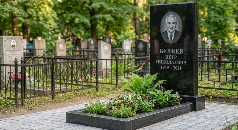 Памятник под ключ в Саратове — гранитная стела с цветником и благоустройством, установлен под ключ