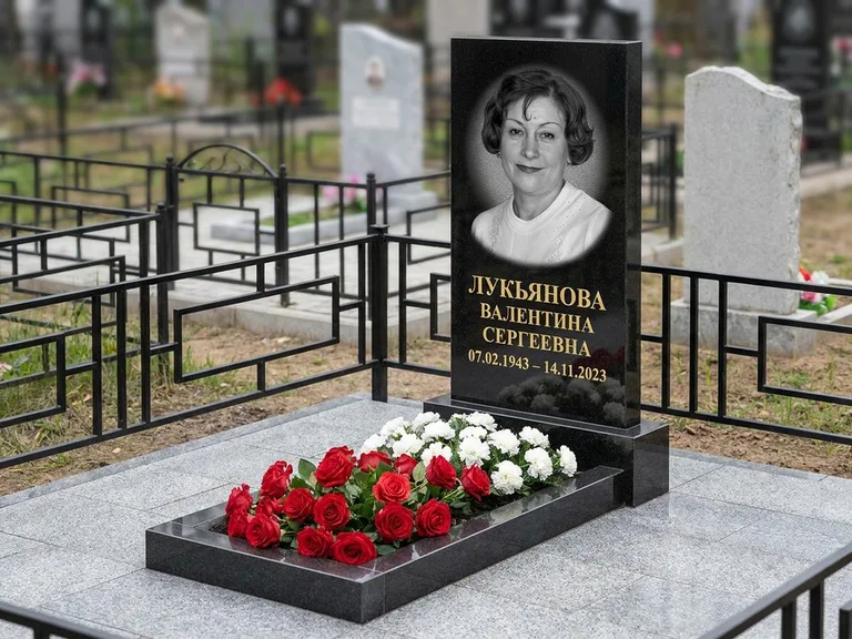 Портрет на памятнике в Саратове — Ч/б портрет → гравировка на стандартном комплексе