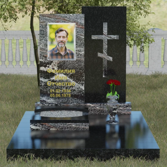 Вертикальный православный памятник с крестом в Перми, гранит амфиболит, вид 2