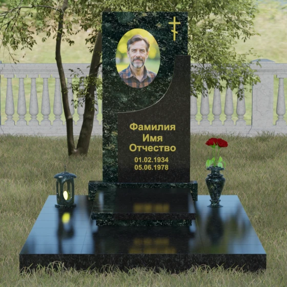 Вертикальный гранитный памятник с крестом в Перми, гранит Балтик грин, вид 2
