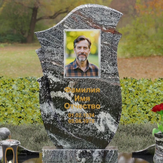 Комбинированный памятник светский в Набережных Челнах, гранит амфиболит