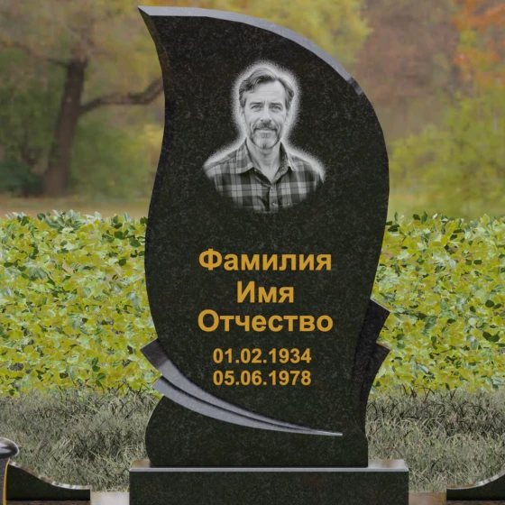 Гранитный вертикальный памятник в Набережных Челнах, гранит Габбро-диабаз