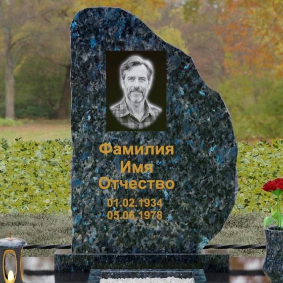 Гранитный вертикальный монумент в Казани, гранит Блю Перл