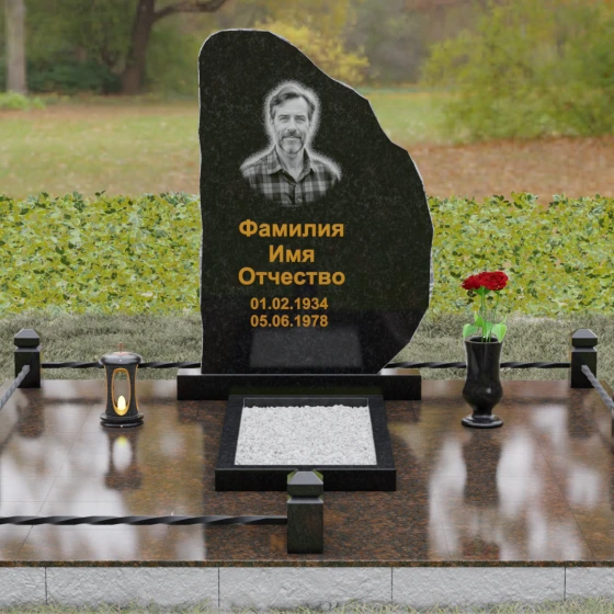 Гранитный вертикальный монумент в Казани, гранит Габбро-диабаз, вид 2