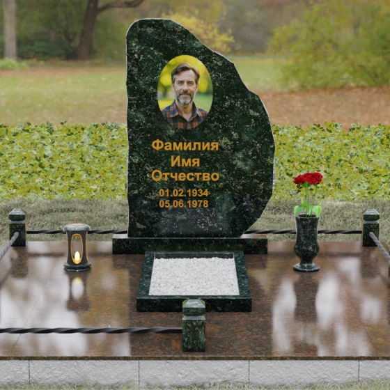 Гранитный вертикальный монумент в Казани, гранит Балтик грин, вид 2