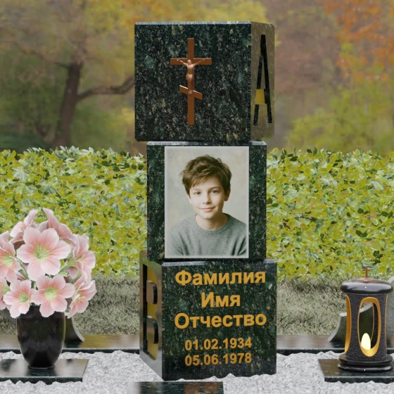 Православный гранитный памятник с крестом в Тюмени, гранит Балтик грин