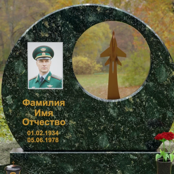 Горизонтальный памятник из гранита и металла в Набережных Челнах, гранит Балтик грин