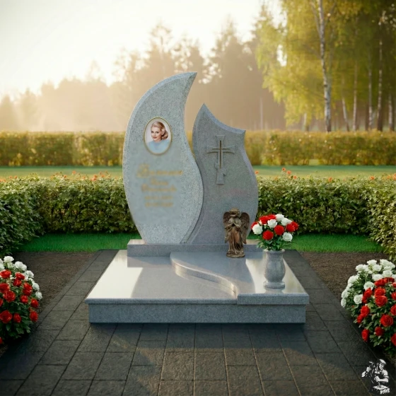 Комбинированный православный памятник с крестом в Новокузнецке, гранит Мансуровский