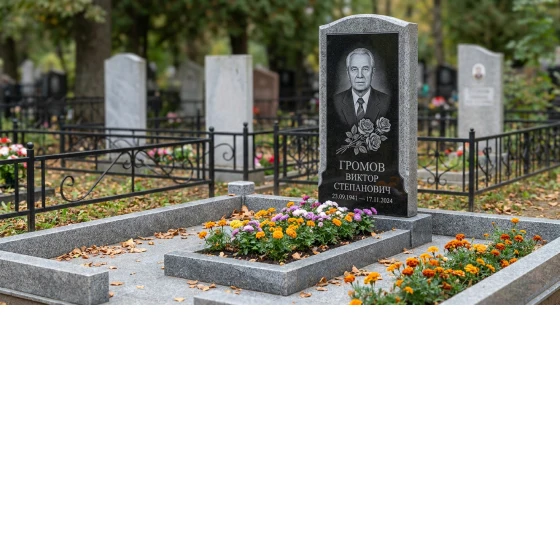 Мемориал с розой и портретом из мансуровского гранита
