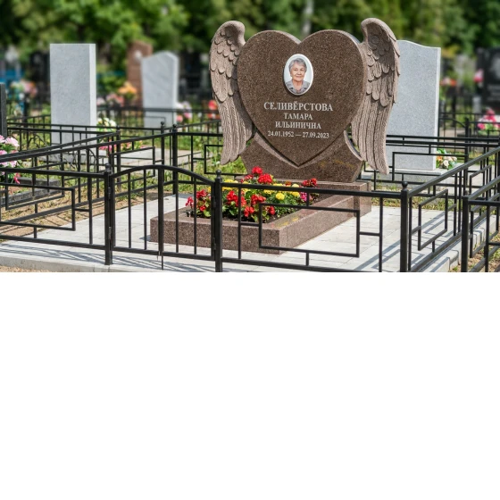 Памятник с крылом ангела из дымовского гранита