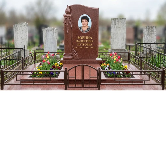 Памятник со свечой из лезниковского гранита с фотопортретом