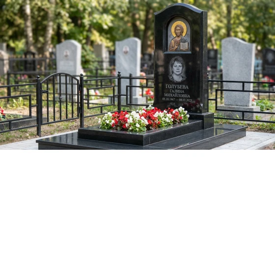 Памятник с иконой Христа из черного габбро-диабаза с портретом