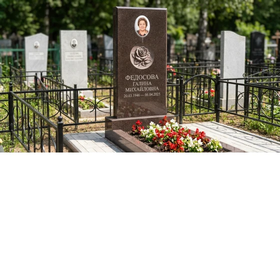 Мемориал с розой в медальоне из дымовского гранита